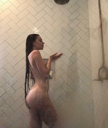 🌟 Мои услуги разнообразны и нацелены на твое полное удовлетворение. 💫 Я мастерица в искусстве массажа и эротических игр. Также могу провести для тебя экскурсию по сексуальному удовольствию. 😏 Мои фото 100% настоящие, убедись сам! 📸 У меня есть отличные отзывы, которые подтверждают мою профессиональность и умение угодить каждому. 💋 Я живу в Москве и готова встретиться с тобой в уютной атмосфере моей квартиры или приехать к тебе. 🏙️ Позволь себе расслабиться и испытать наслаждение вместе со мной. 🌹 Еленка